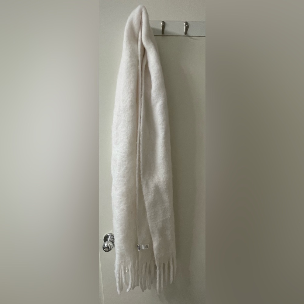 Melrose and Market scarf